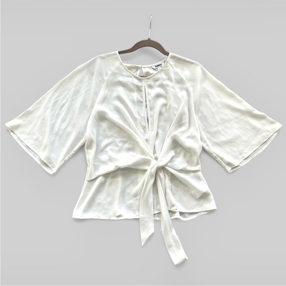Express | Women’s Tie Front Keyhole Blouse | Ivory - Picture 4 of 5